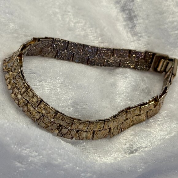 Vintage Gold-Tone Textured Necklace & Bracelet Set | Bold 80s Glam - Picture 3 of 5